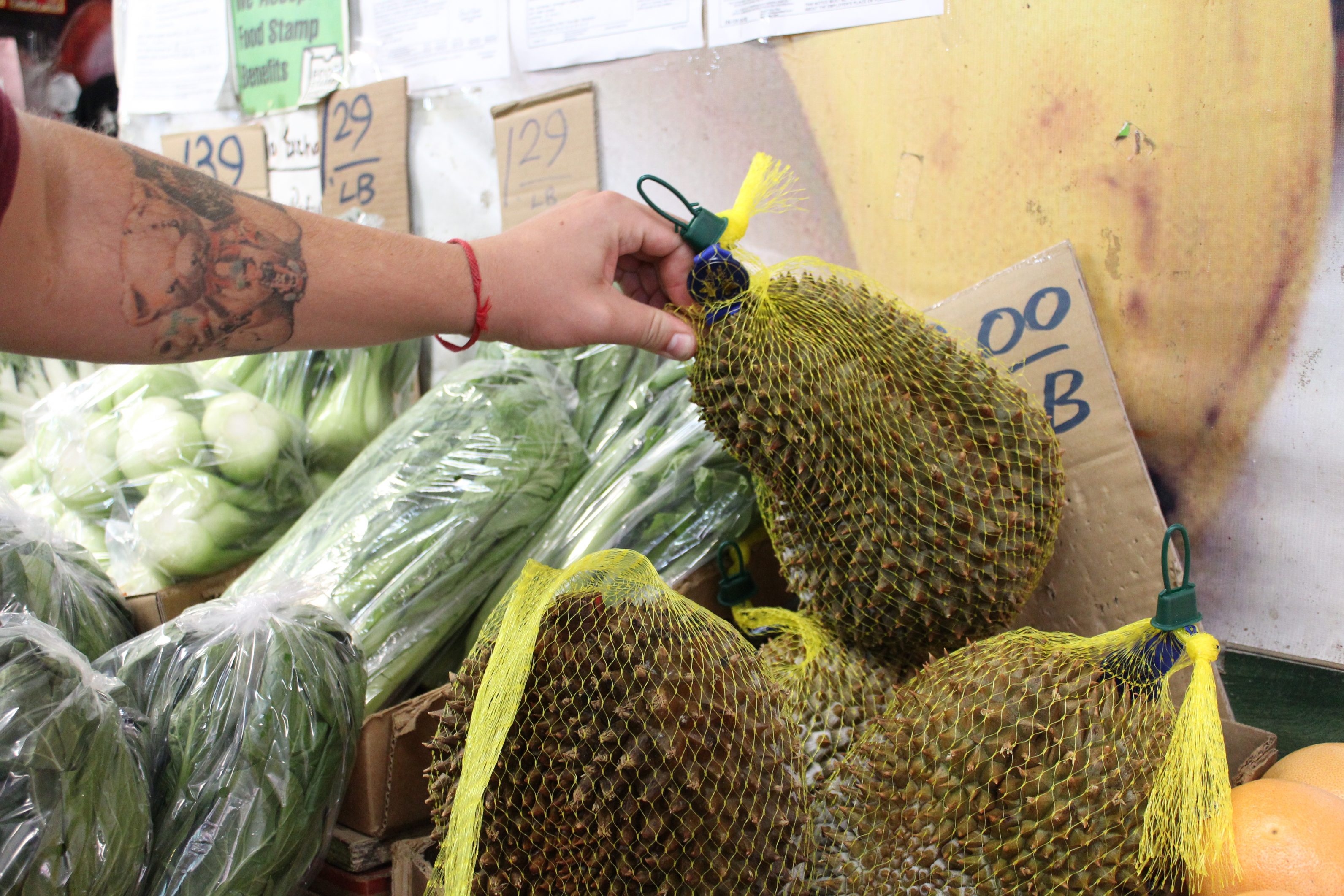 Ochutnali sme najsmradľavejšie ovocie na svete durian. Ako to dopadlo?