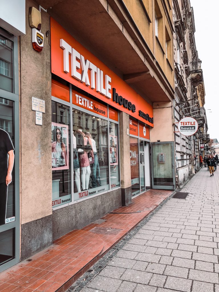 <img src="textil house krakow second hand.jpg" alt="textile house second hand stores in Krakov poland”>. 